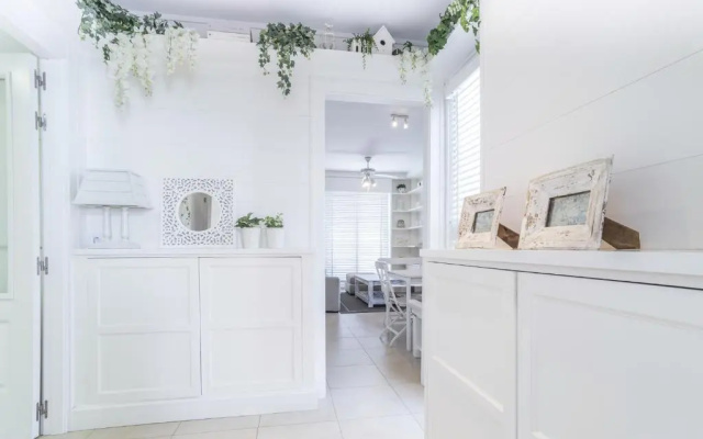 SUNSET Candor Home free parking by Cadiz4Rentals