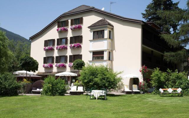 Romantik Hotel Stafler Кампо-ди-Тренс вид на фасад