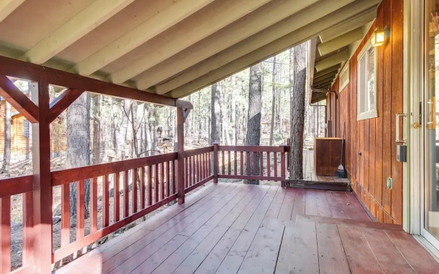 Near Hiking & Golfing: Pinetop Cabin w/ Deck