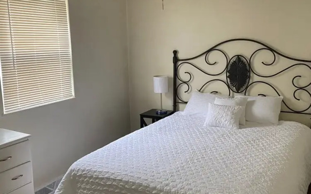 Cozy, Roomy 1 Bedroom Home in Cincinnati