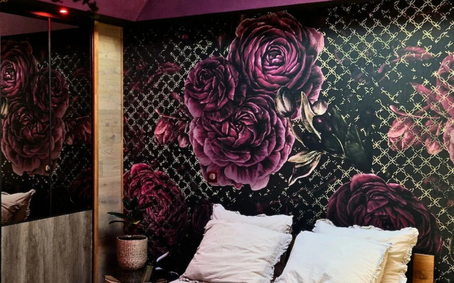 Aka Love Room
