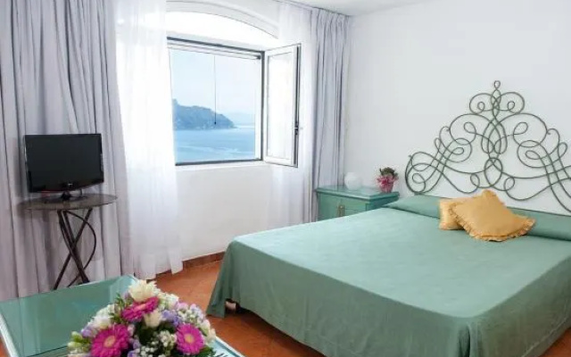 Holiday In Amalfi