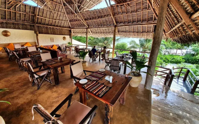 Sunshine Bay Hotel