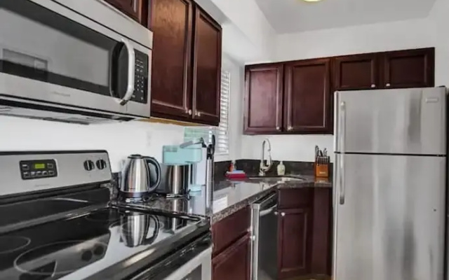 Lovely 1- Bedroom Rental Unit With Pool