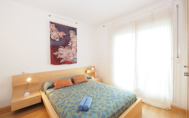 Отель Aquamarina - One Bedroom комната для гостей