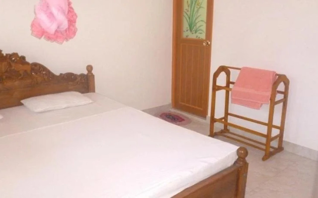 SeaView Paradise Inn