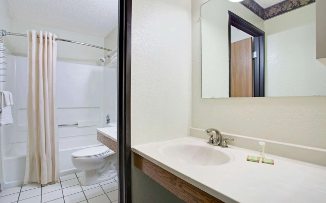 Super 8 by Wyndham Clearwater/St. Petersburg Airport