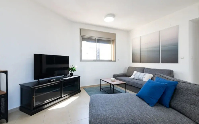 Stylish & Cozy Seaview Vacation APT