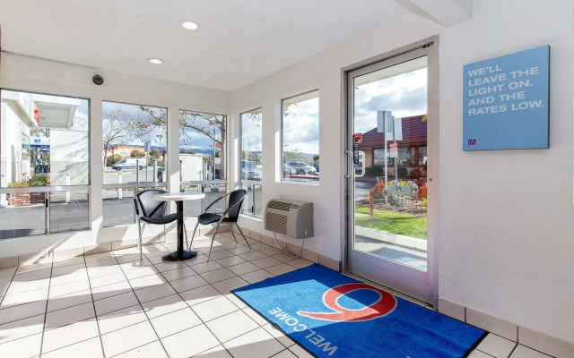 Motel 6 Hayward, CA – Silicon Valley Gateway