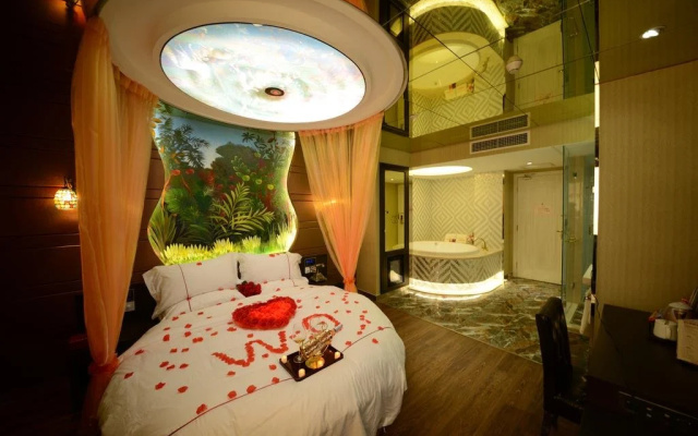 Crystal Theme Hotel