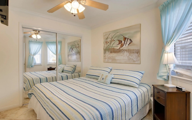 Seascape 1303 Studio Bedroom Condo by RedAwning