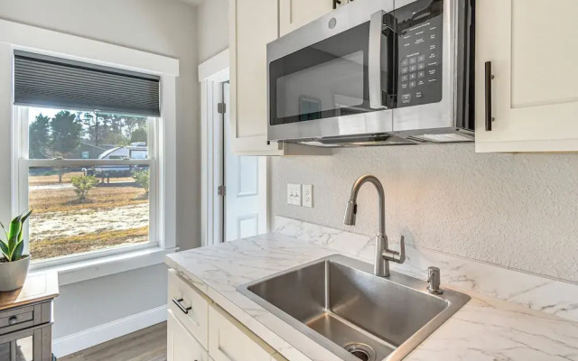 Outer Banks Couples Escape Near Beach & Gardens!