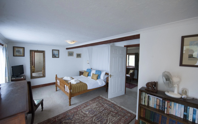 Cwmwennol Country House