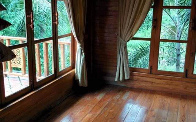 Baan Song Thai