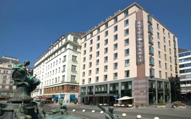 Отель Austria Trend Hotel Europa Wien Австрия, Вена - 10 отзывов об отеле, цены и фото номеров - забронировать отель Austria Trend Hotel Europa Wien онлайн вид на фасад