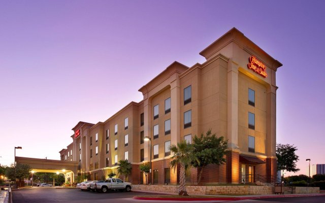 Отель Hampton Inn & Suites San Antonio-Airport США, Сан-Антонио - отзывы, цены и фото номеров - забронировать отель Hampton Inn & Suites San Antonio-Airport онлайн вид на фасад