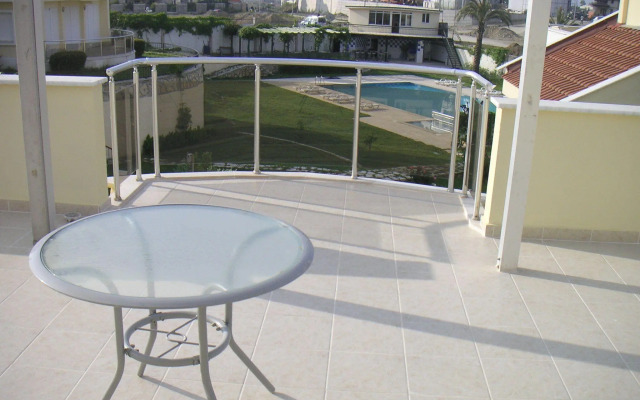 Stunning Large 4 bed Villa Within Walking Distance Of Everything beach