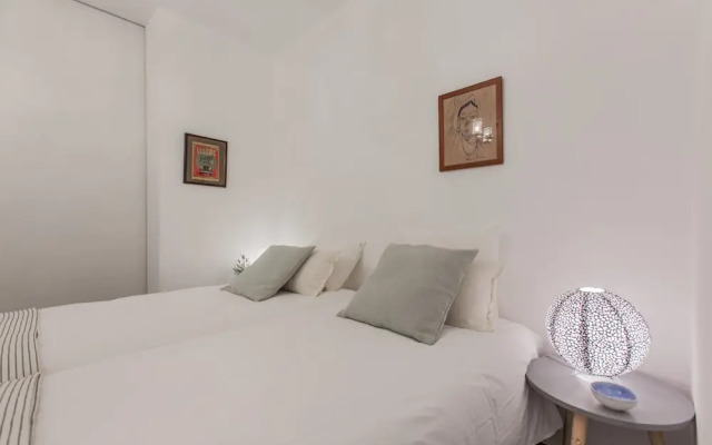 Renovated Apartment w/ Private Courtyard, By TimeCooler