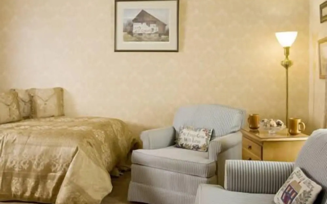 Crestmont Inn
