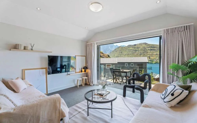 Lakefront Getaway