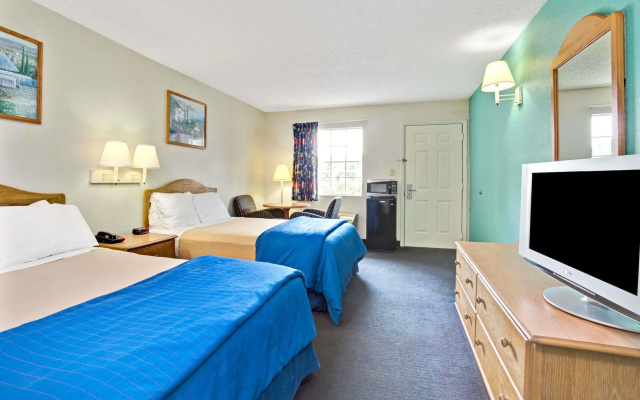 Travelodge and Suites Macclenny