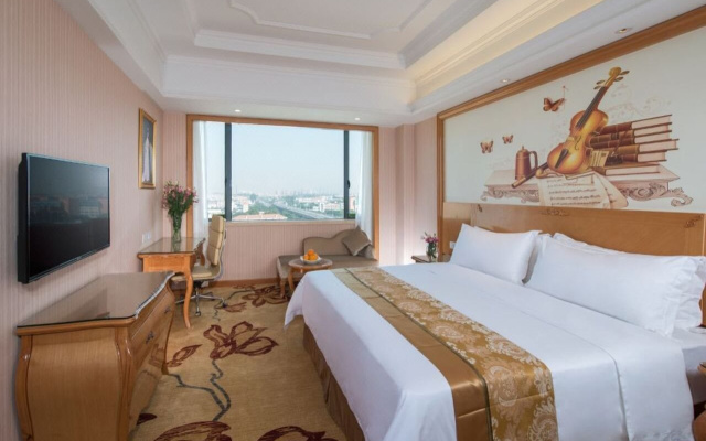 Vienna Hotel (Guangzhou Airport Road Huangshi)