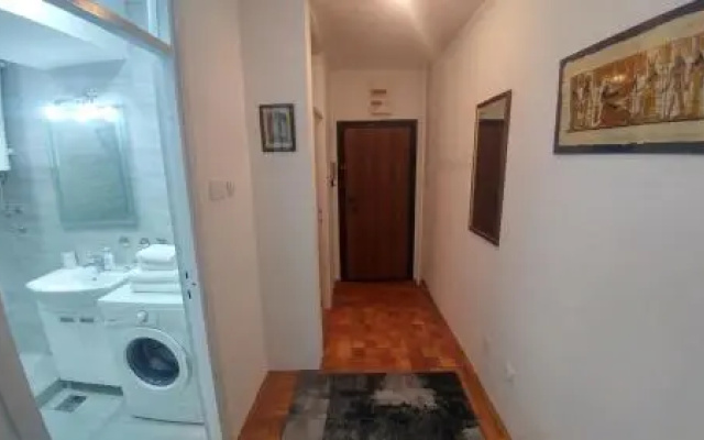 Simeon Apartment