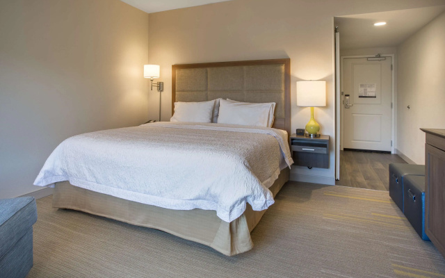 Hampton Inn & Suites-Seattle Woodinville WA