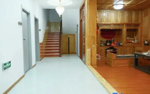 Jingying Oxygen-Supplied Homestay (Dukezong Ancient City)