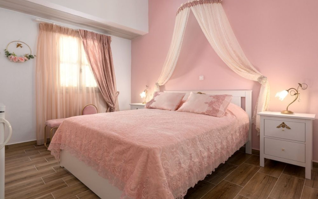 Marikas Deluxe Rooms