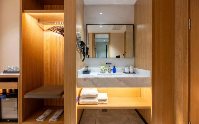 Super 8 Hotel (Beijing Sanlitun Taikoo Li Tuanjiehu Subway Station)