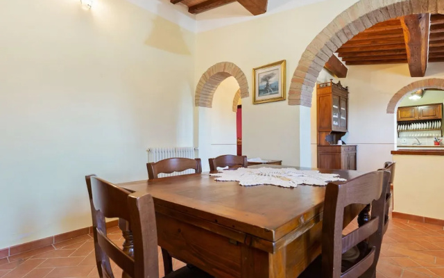 Secluded Holiday Home in Bibbiano With Courtyard