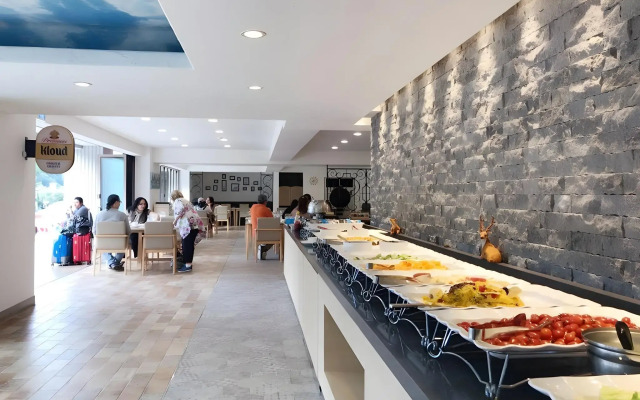 Lake Hills Songnisan Hotel