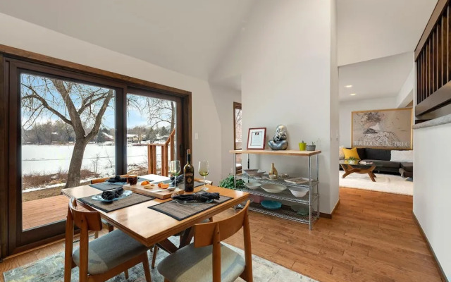Peaceful Retro Retreat w/Stunning Lake Views!!