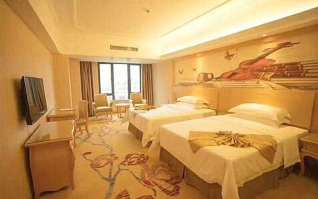 Vienna Hotel (Nanning People's Park Minzhu Rd)