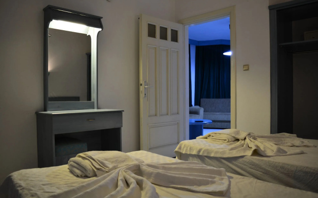 Отель Casa Cleo Suites