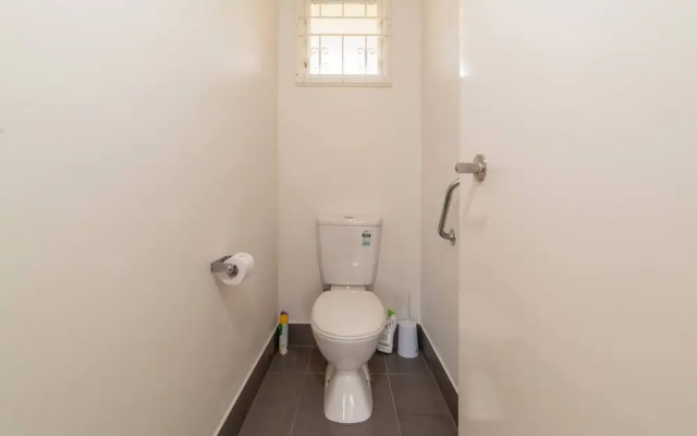 Peaceful 3 Bedroom Apartment in Ascot