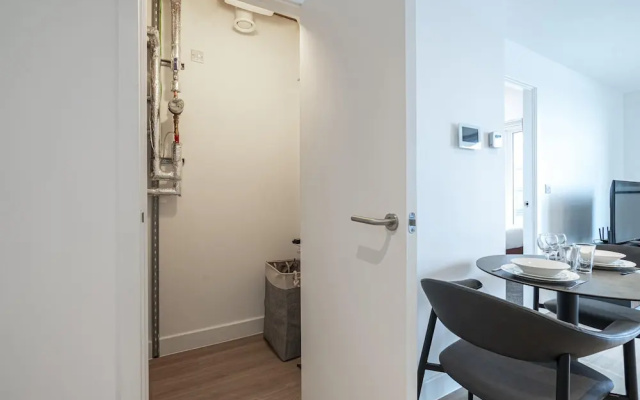 Designer Flat Near City Centre