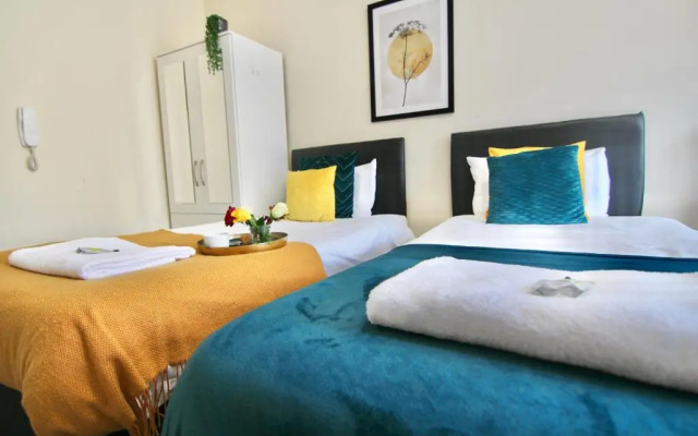 Twin Bed Studio Near Train Station, Netflix, WiFi