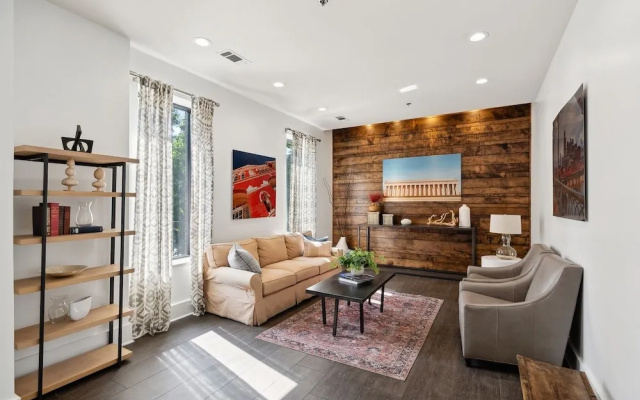 Couple's Retreat Near Vanderbilt University!