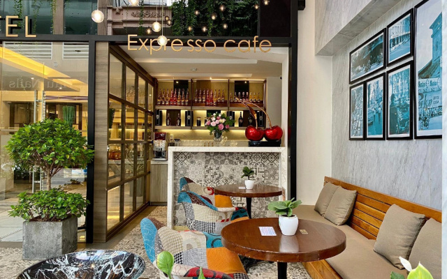 City Hotel 2