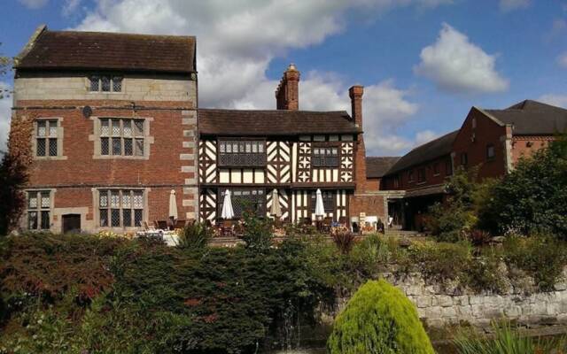 Albright Hussey Manor Hotel вид на фасад