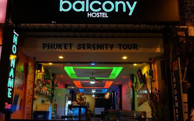 Balcony Hostel Patong вид на фасад