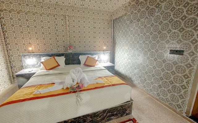 Seven Palms Luxury Camp