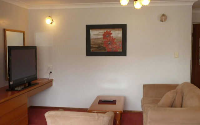 McNevin's Warwick Motel