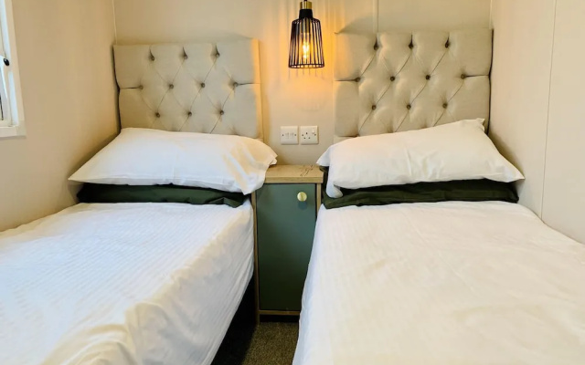 Two Bedroom Caravan Sleeps 6