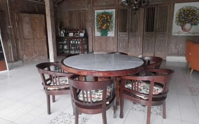 Eyang Residence Limasan Kebon Dalem