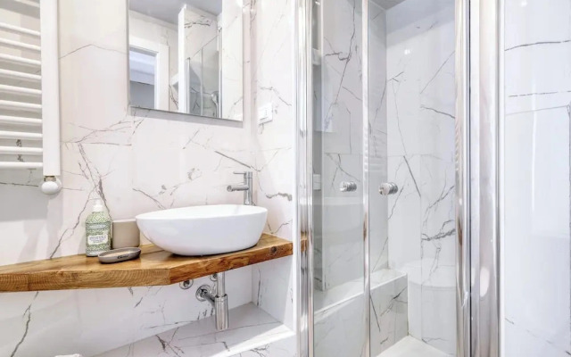 JOIVY Modern City Centre Flat