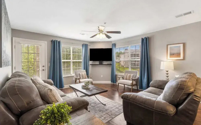 Tranquil Pondview Retreat - Balcony