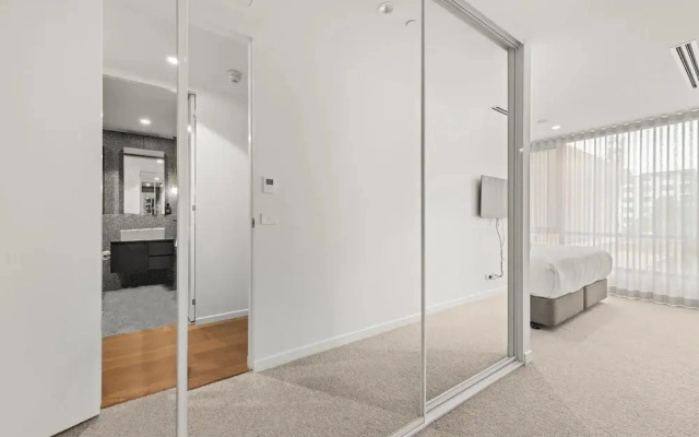 Stylish 2-bed in Braddon With Alfresco Dining